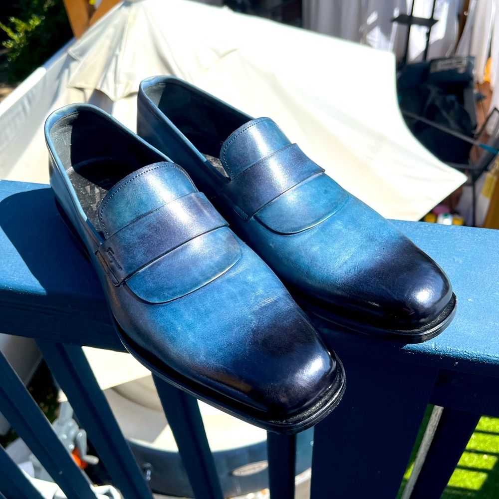 Salvatore Ferragamo Argentina Zaffiro Calf leather loafers. Size 9